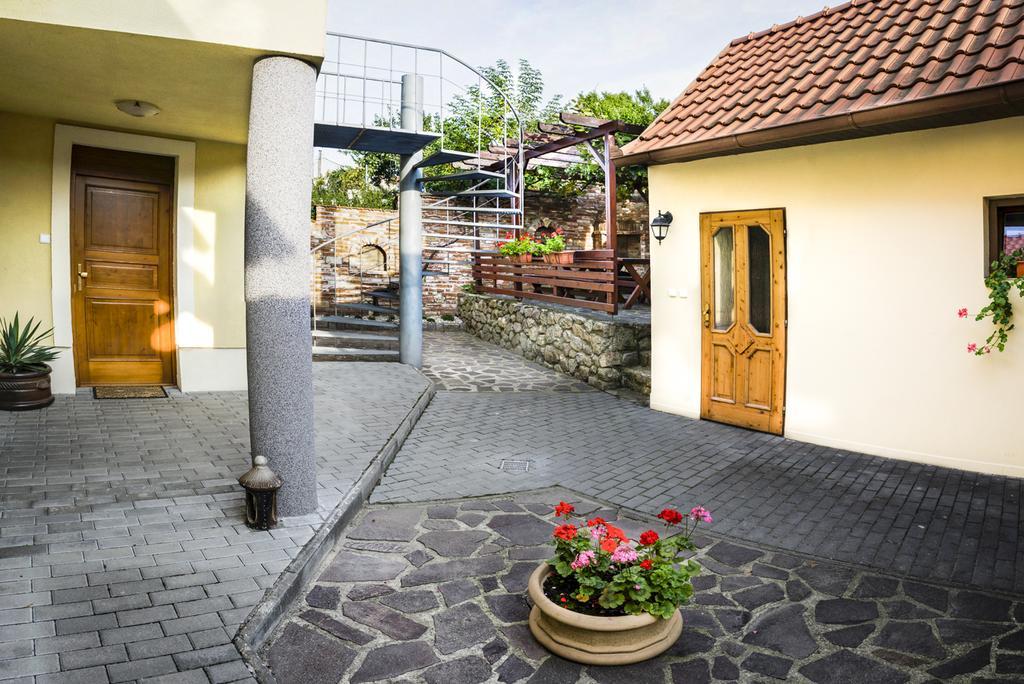 Penzion Moravský sommeliér Valtice Exterior foto
